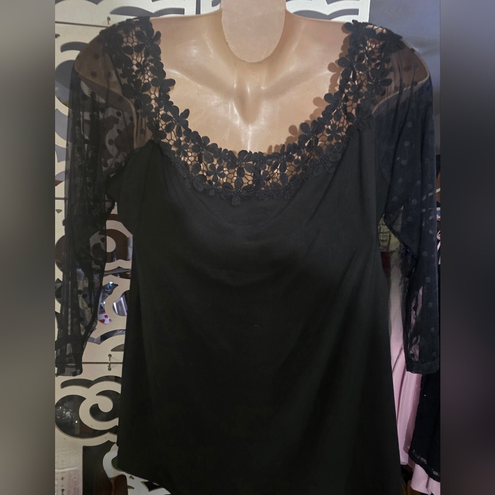 Stunning, Elegant & Sexy Off The Shoulder Top From Venus 3x - Picture 3 of 15
